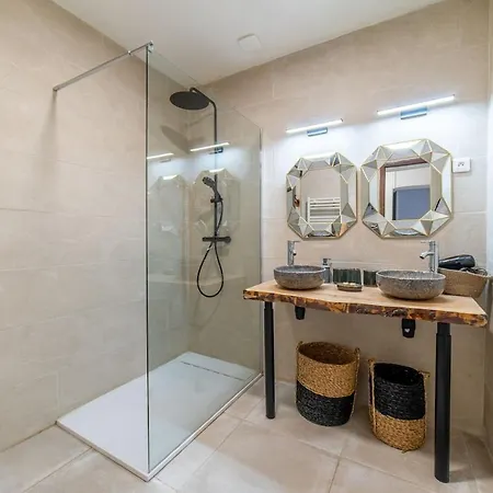 Elegant 2 Bedrooms Flat - 8mn Walk From Trainstation * Narbona